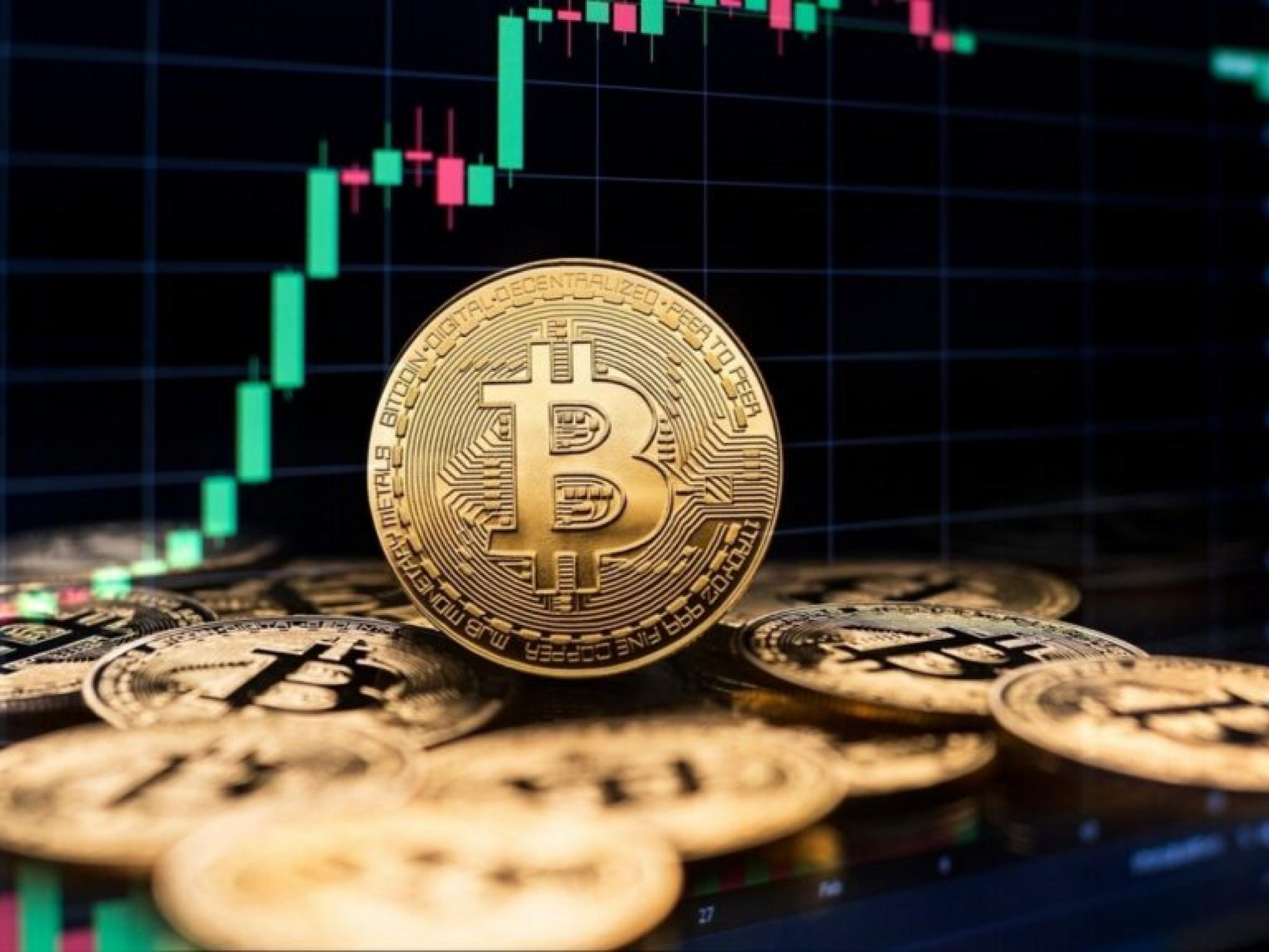 Bitcoin Slips Below $117,000 On Whale Selling, Ethereum, XRP Hold Steady