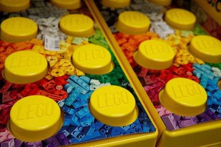 Lego abandons one of its projects to make oil-free bricks -FT