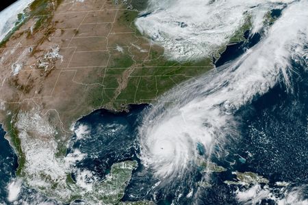 Florida scrambles to prepare as Hurricane Ian churns toward coast