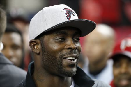 Exclusive-American football-Former NFL quarterback Vick coming out of retirement